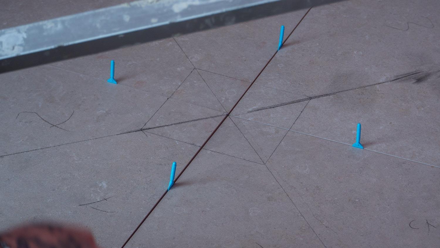 Nivelleringssystem för perfekt jämn klinkerläggning